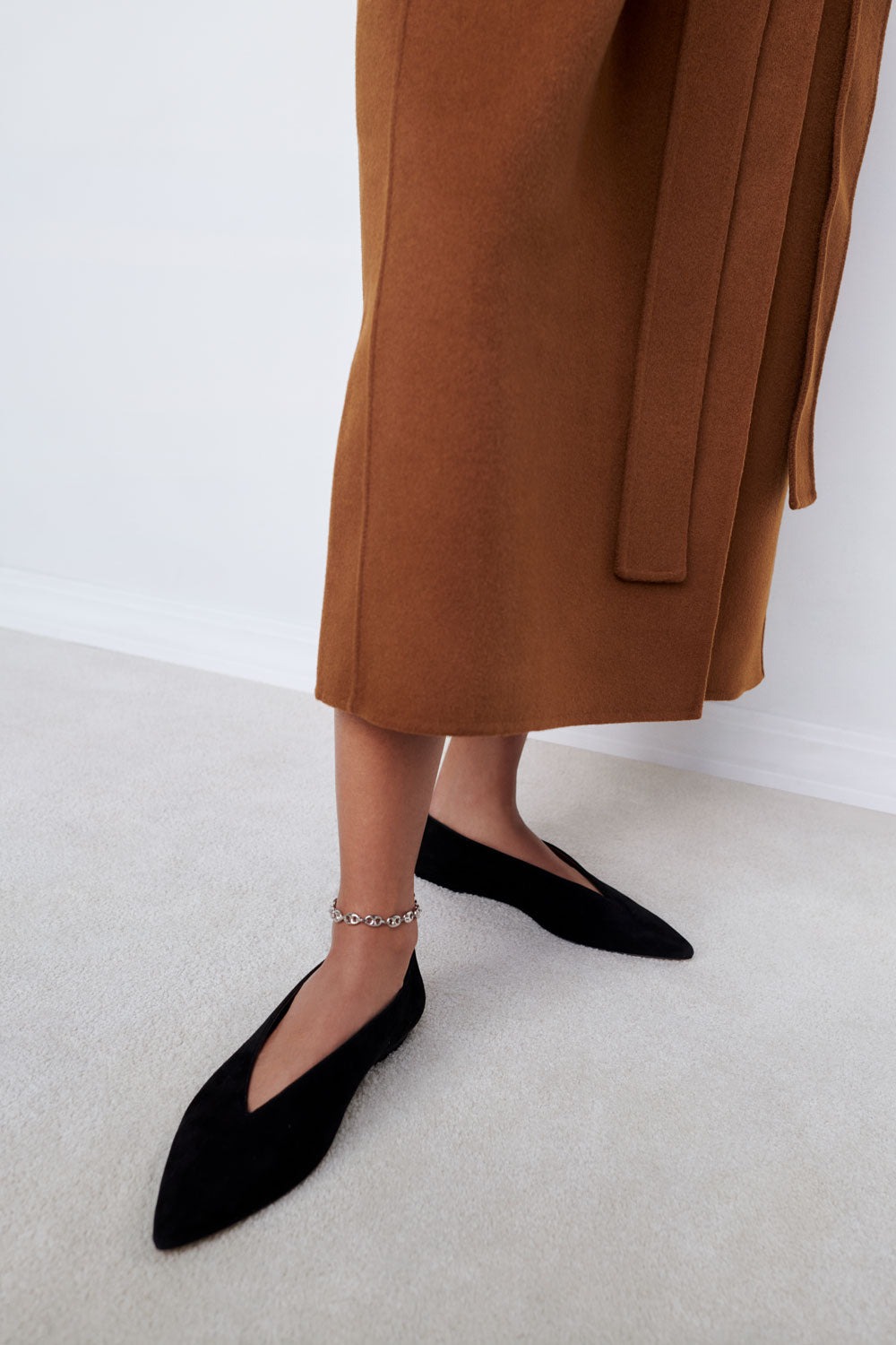 Pointy V-Flat in Black Suede