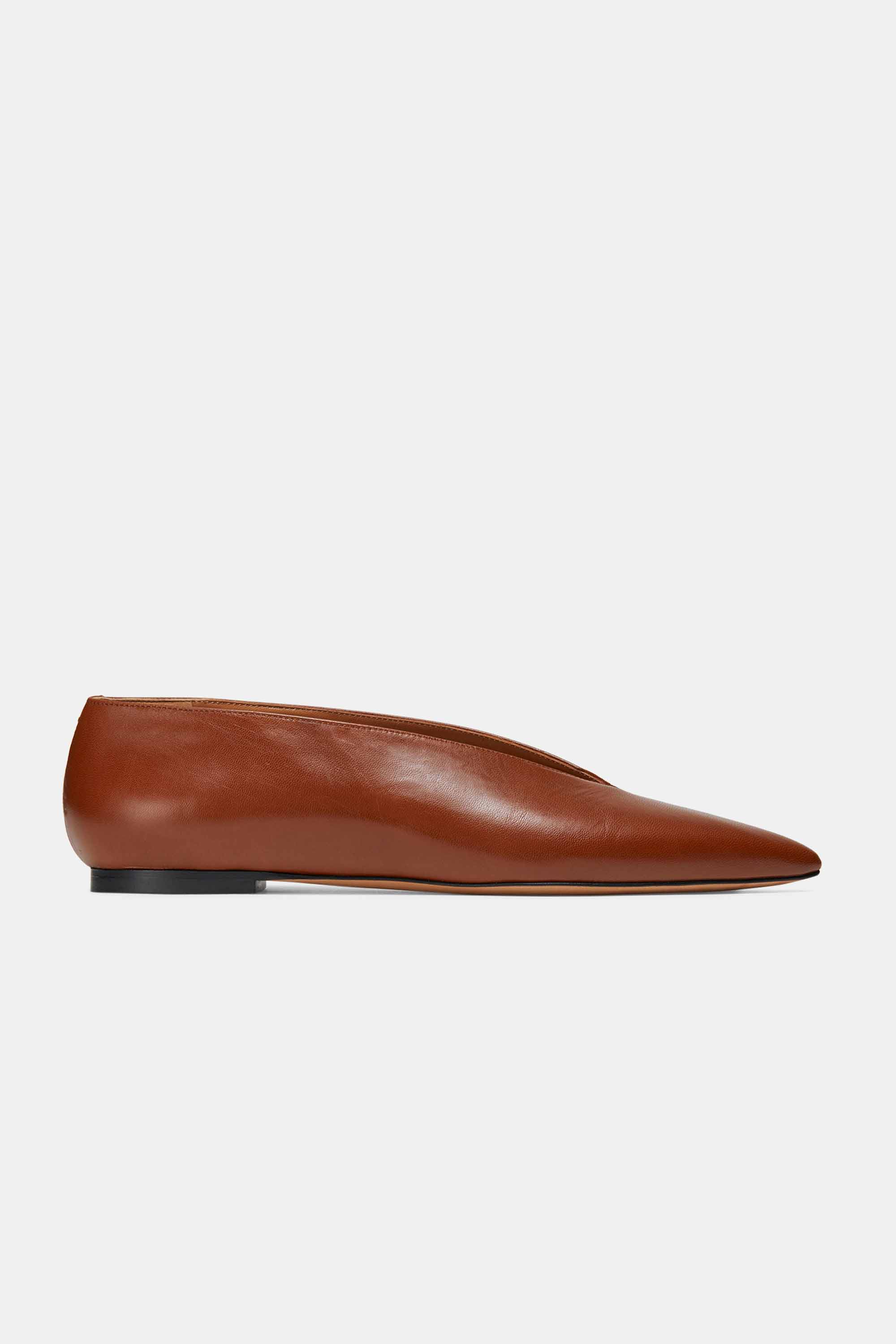Pointy V-Flat in Chestnut Nappa