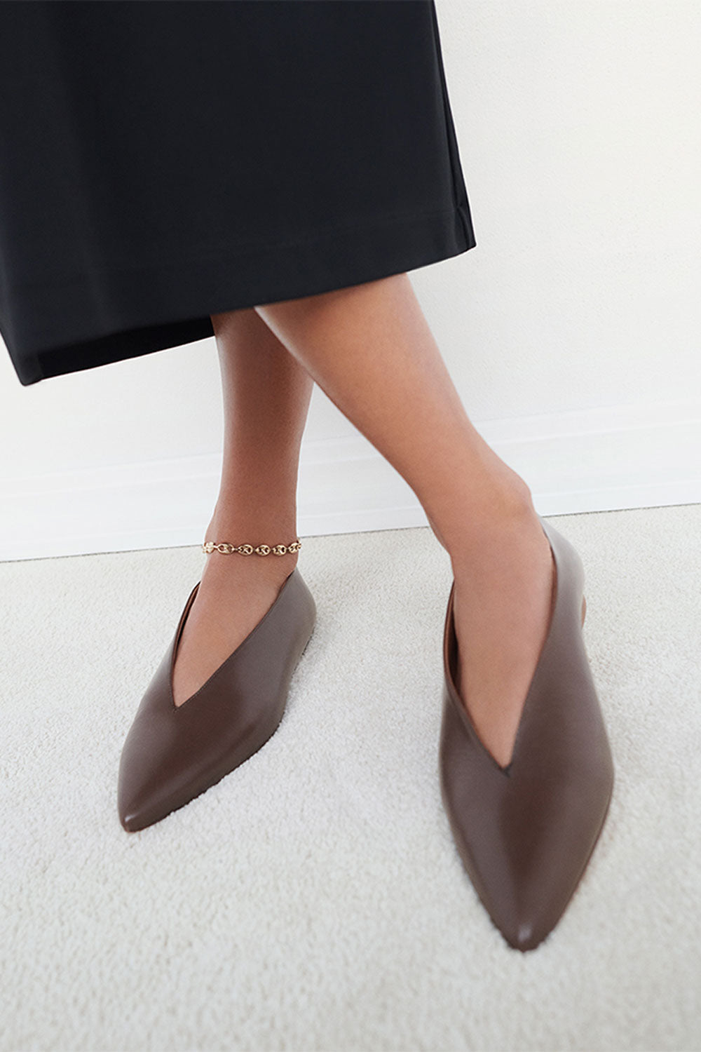 Pointy V-Flat in Chocolate Nappa