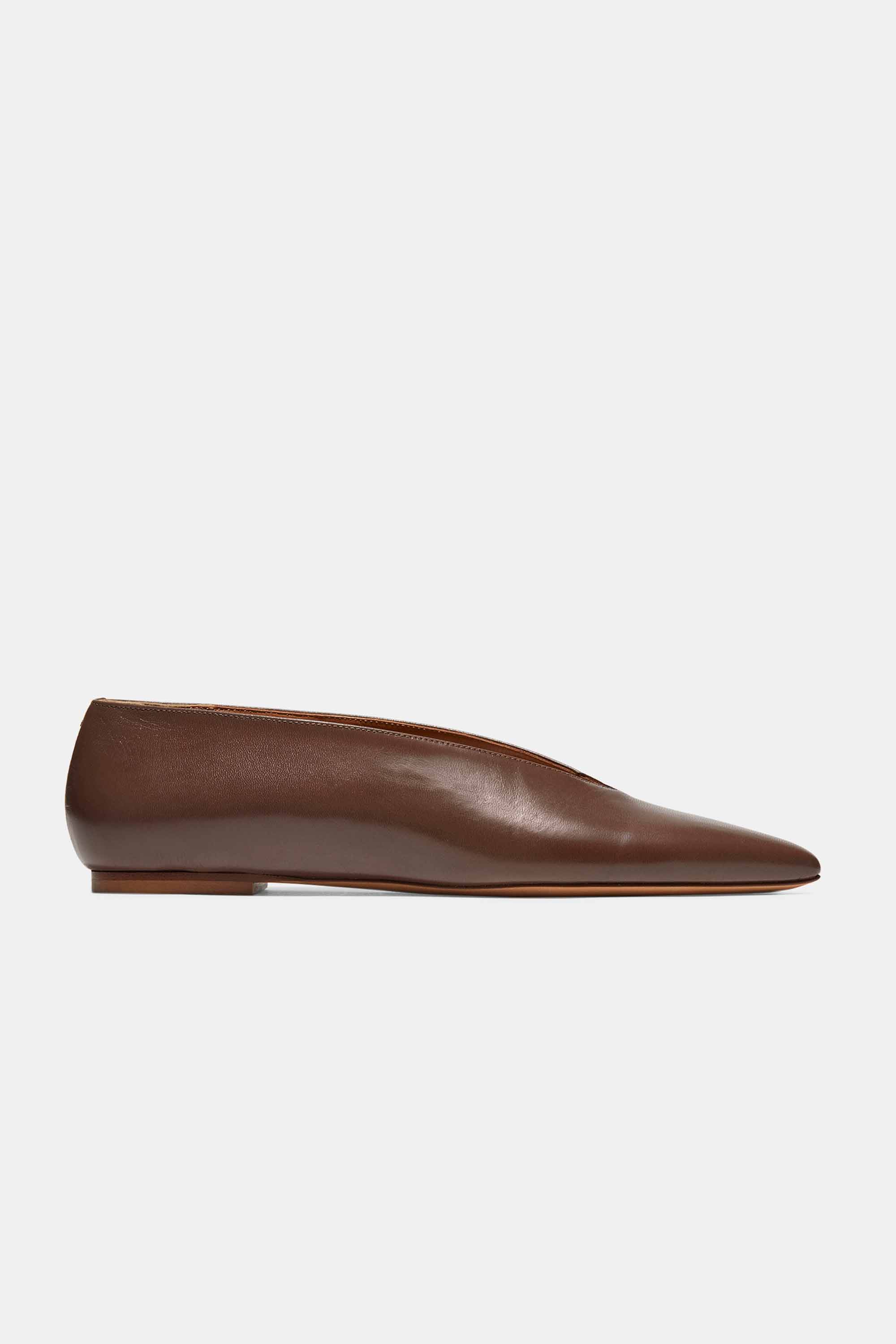 Pointy V-Flat in Chocolate Nappa