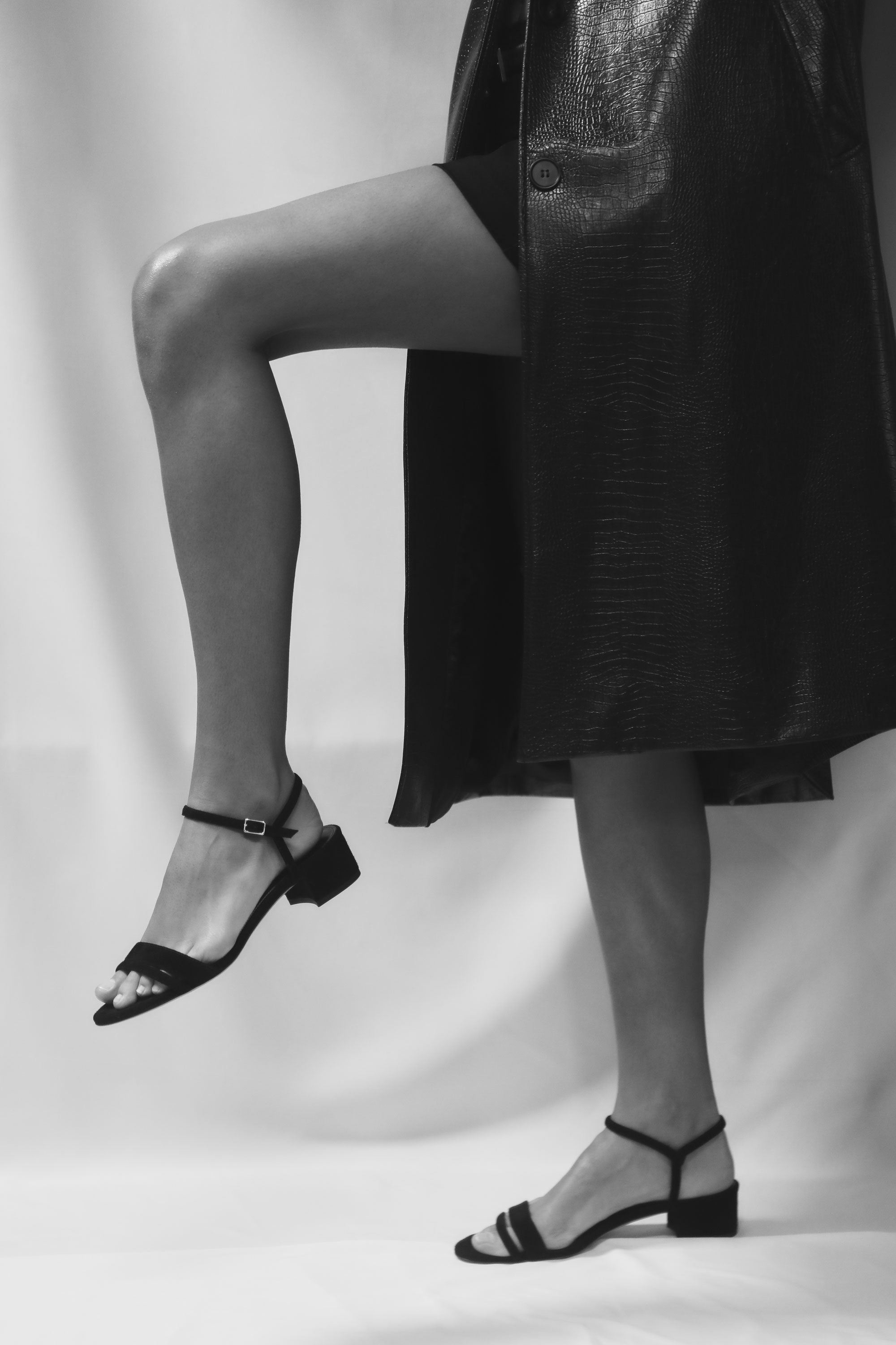 Simple Block Heel in Black Suede