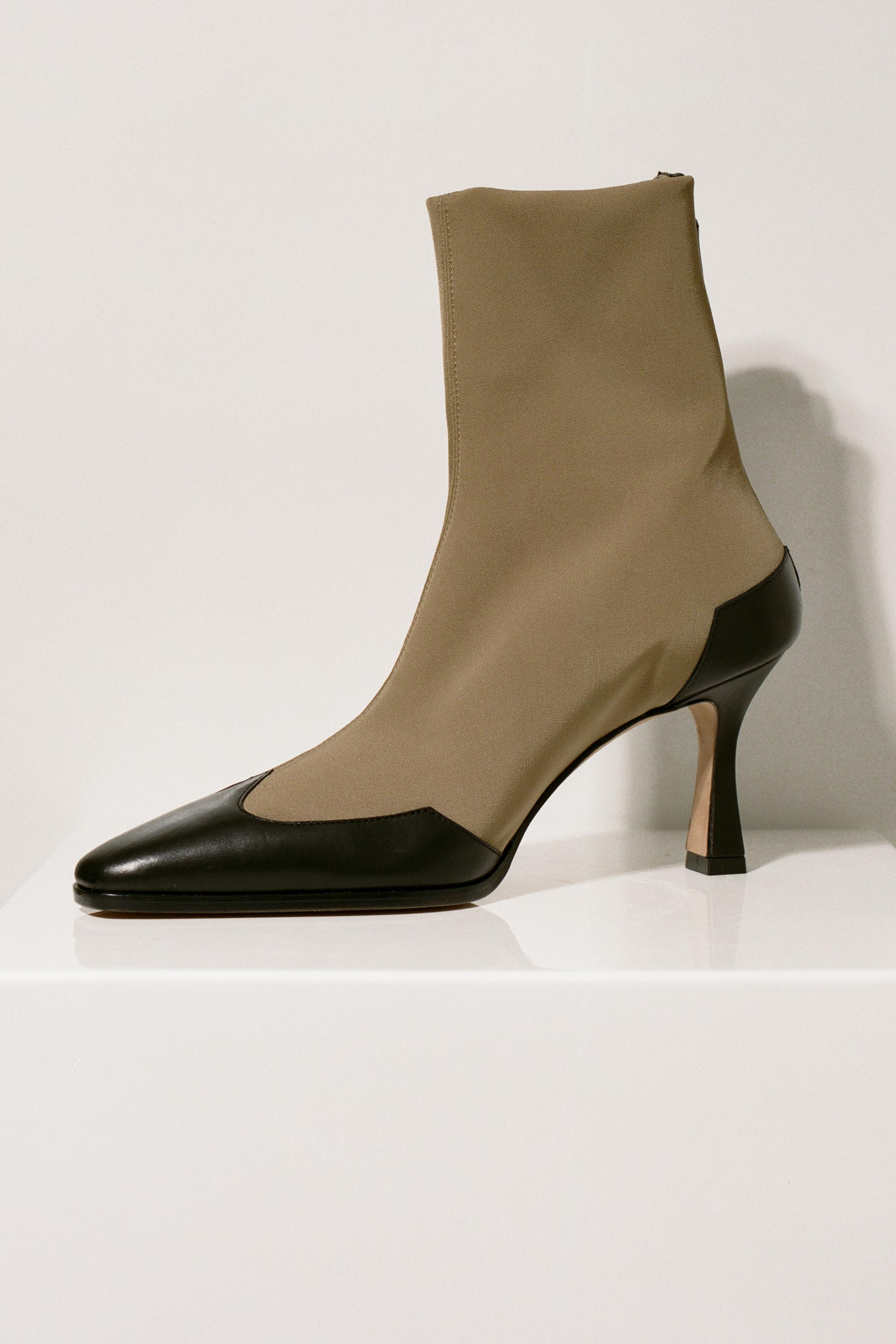 Western Stretch Boot in Tan Grosgrain