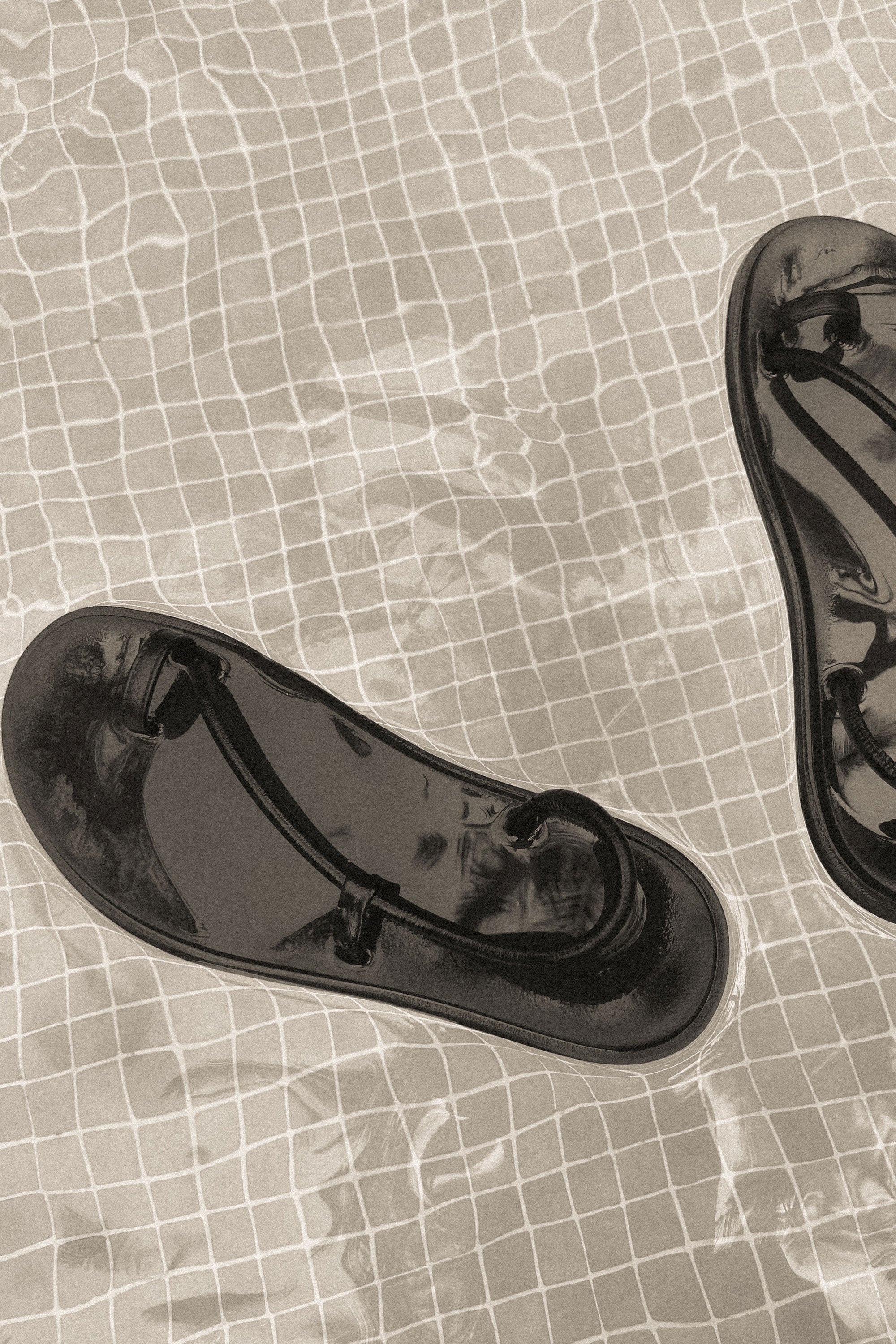 Bari Pool Slide in Black Nappa and Rubber