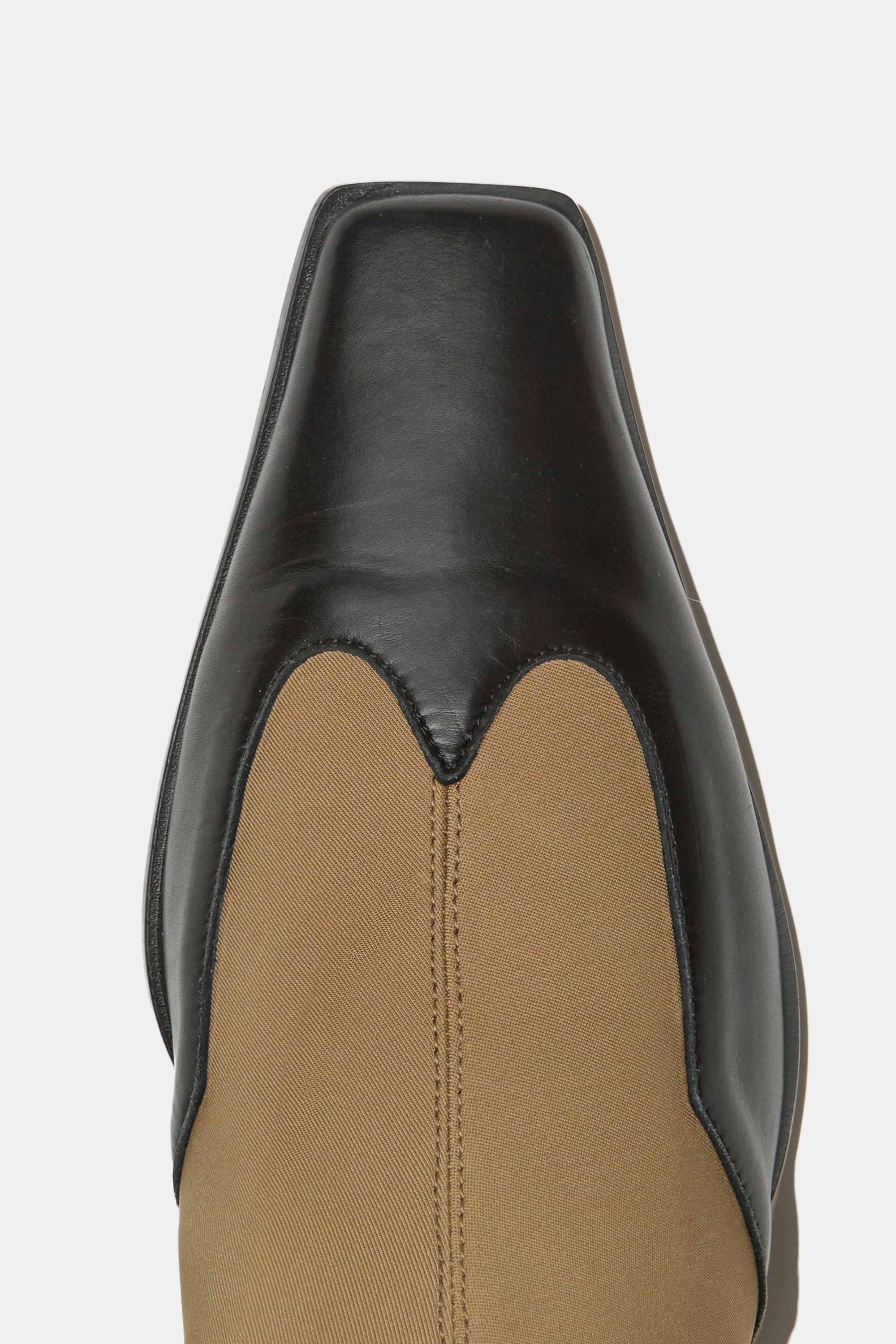 Western Minori in Tan Grosgrain