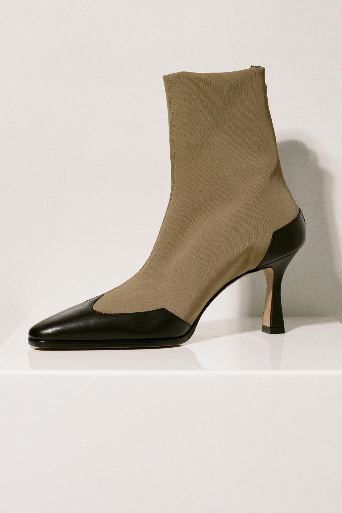 Western Stretch Boot in Tan Grosgrain
